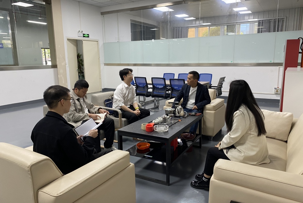赴五里新伟泰毛绒玩具公司洽谈学习