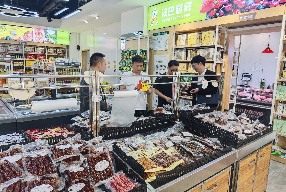 赴镇坪县城乡建设发展有限公司、、汉巴食品有限公司、、镇坪县物流园区、、物流企业进行业务互换
