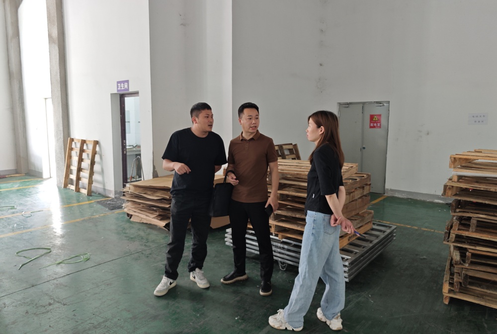 赴宁陕飞地经济园区走访学习宁陕县集优社实业有限公司、、陕西可利雅纺织科技有限公司