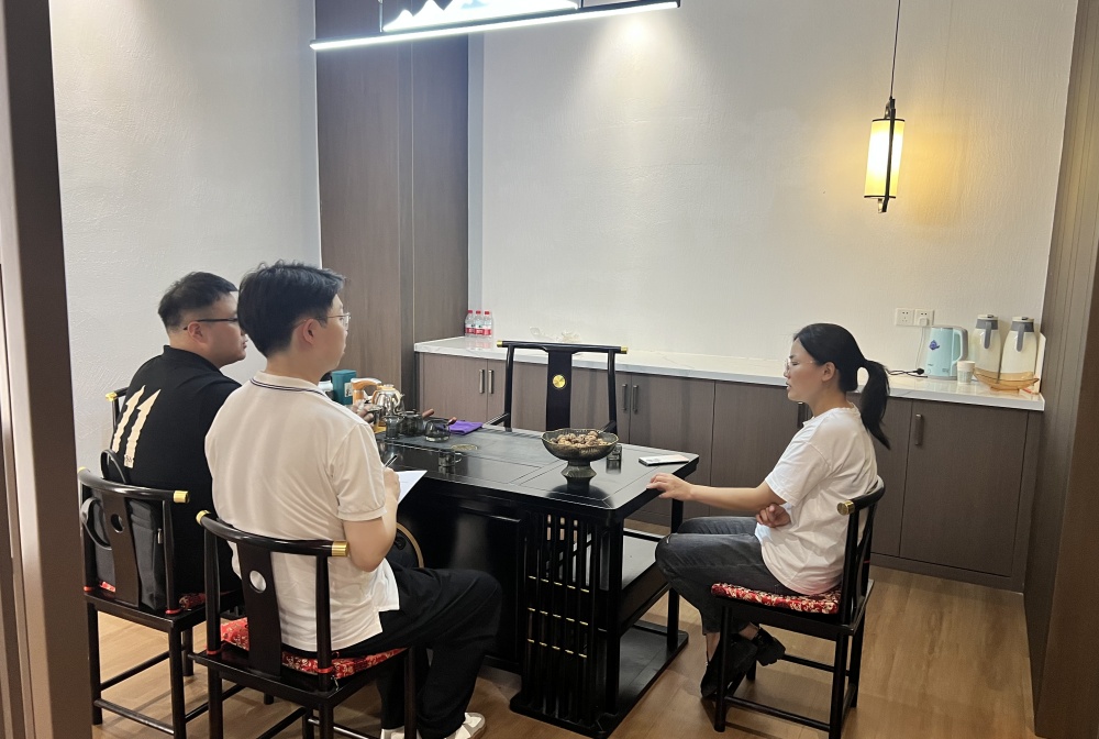 赴紫阳县中运杰进出口有限公司、、思兰商贸有限公司走访学习、、业务洽谈